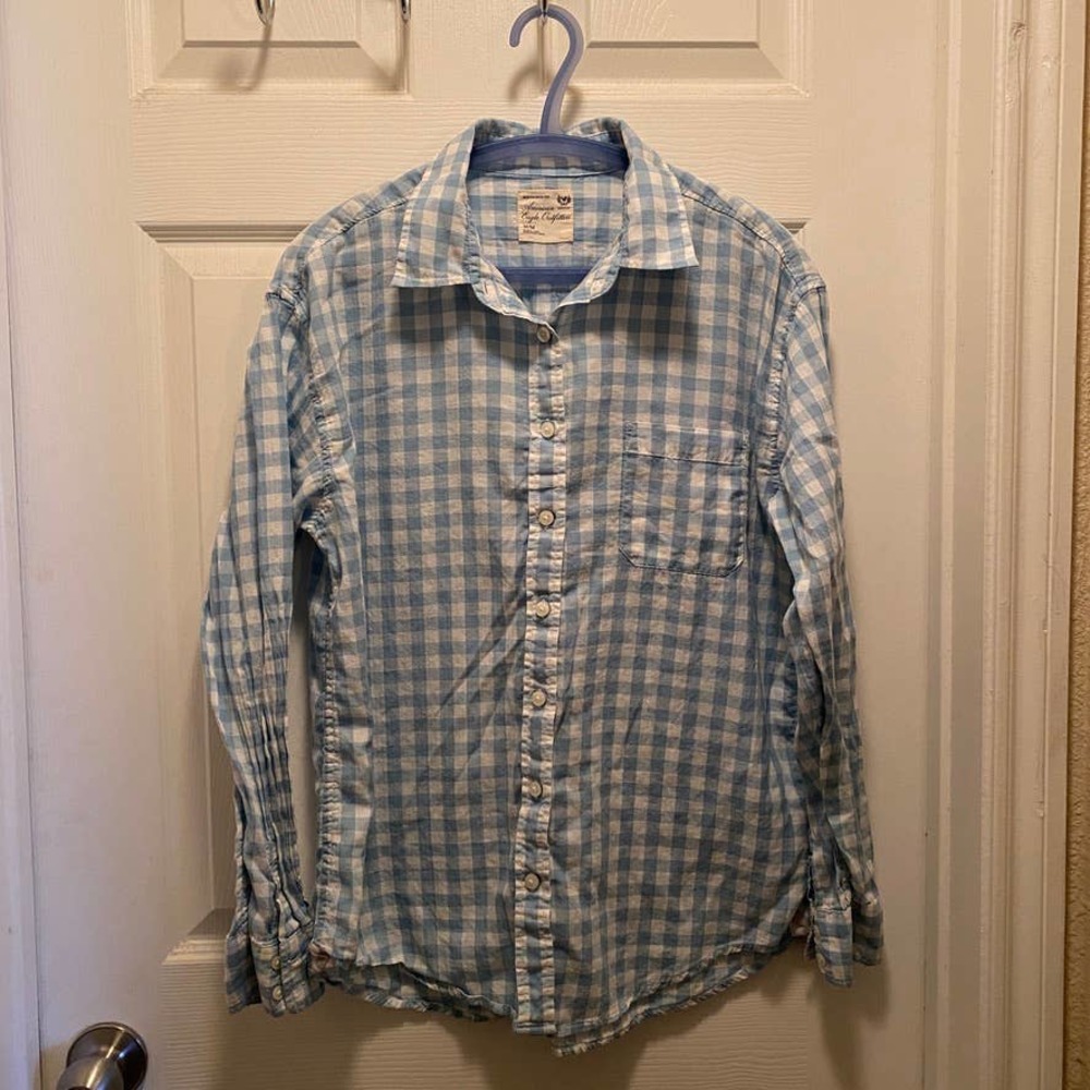 American Eagle Blue and White Checkered Boyfriend Fit Button Down - Medium